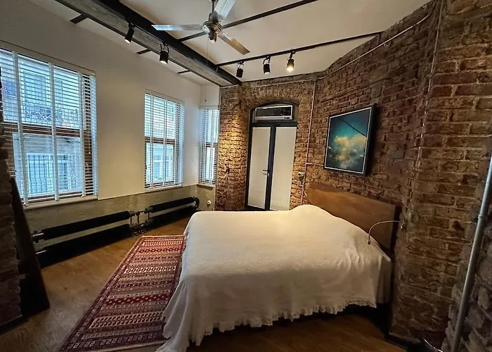 Doctors Spacious Place *